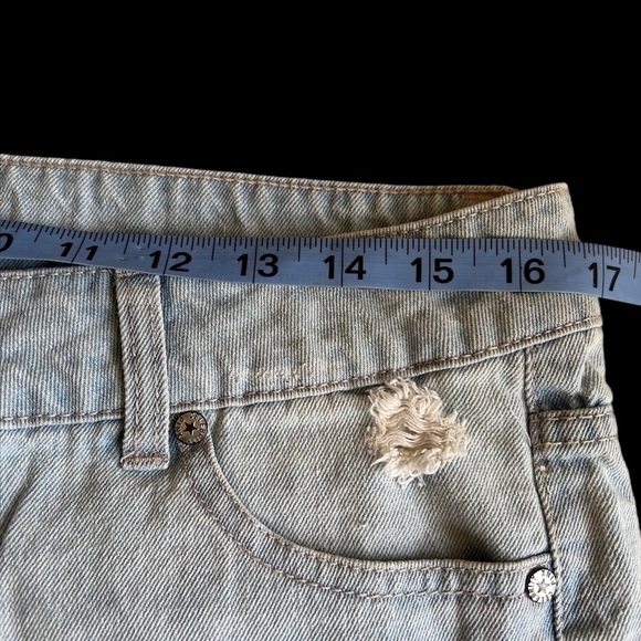 CELEBRITY Pink Short Jeans Cut Offs Distressed Star Print 5 American flag size 9 - Picture 6 of 7